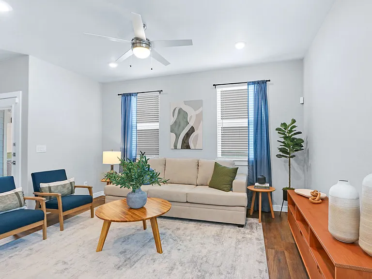 Los Cielos at Brooks Luxury Rentals — Photo 8