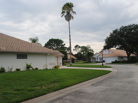4th image of 431 Harbour Town Ln