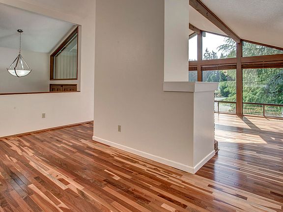 5th image of 16028 SE 46th Pl