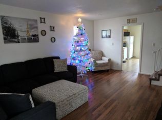 9824 Linden Cir, Kansas City, MO 64131