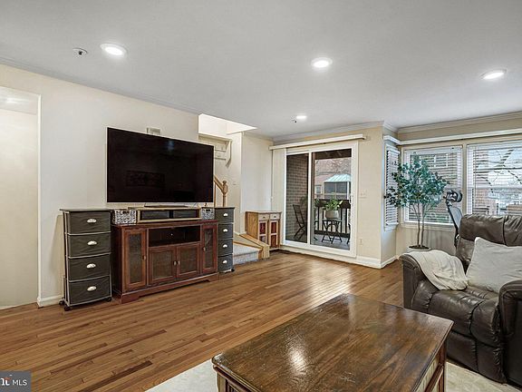 5th image of 653 N Tazewell St