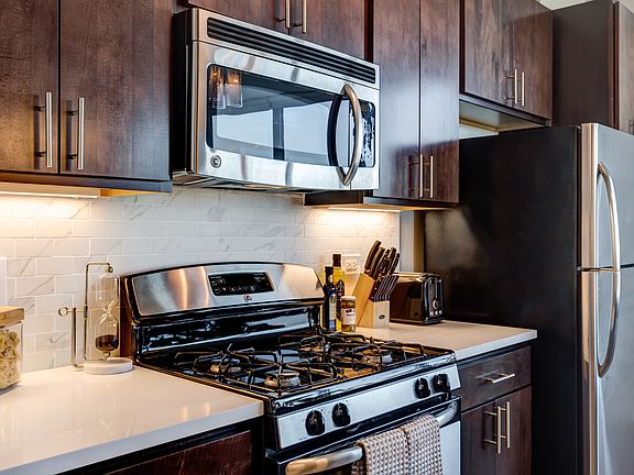 2nd image of 365 N Halsted St #295459