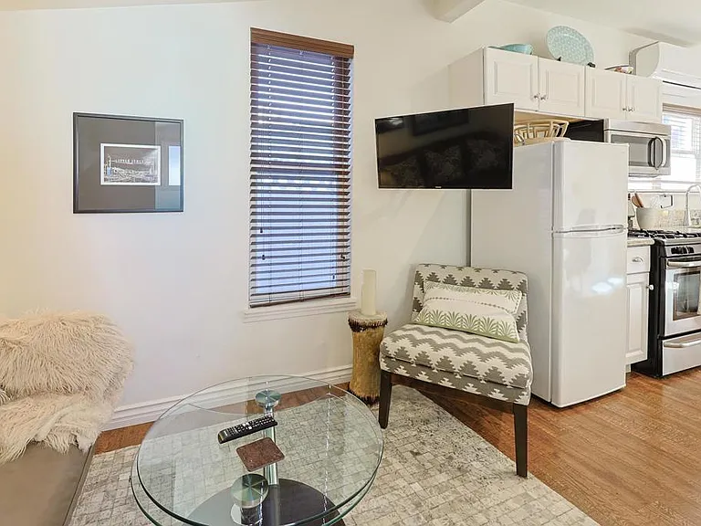 205.5 C Ave — Photo 15