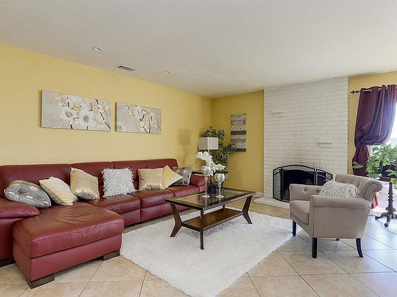 5th image of 10641 Porter Ln