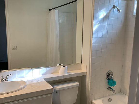 2nd image of 2205 Eucalyptus Ave