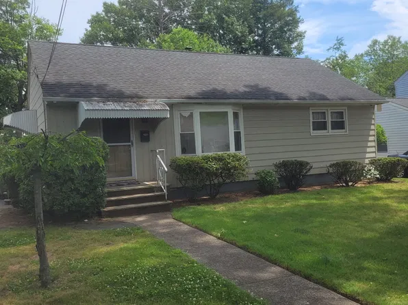 410 Gregory Rd, Paramus, NJ 07652