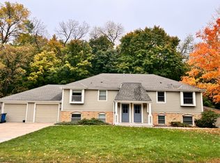 5625 Shorewood Ln, Shorewood, MN 55331