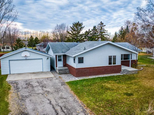 311 Oriole Ave N, Thief River Falls, MN 56701