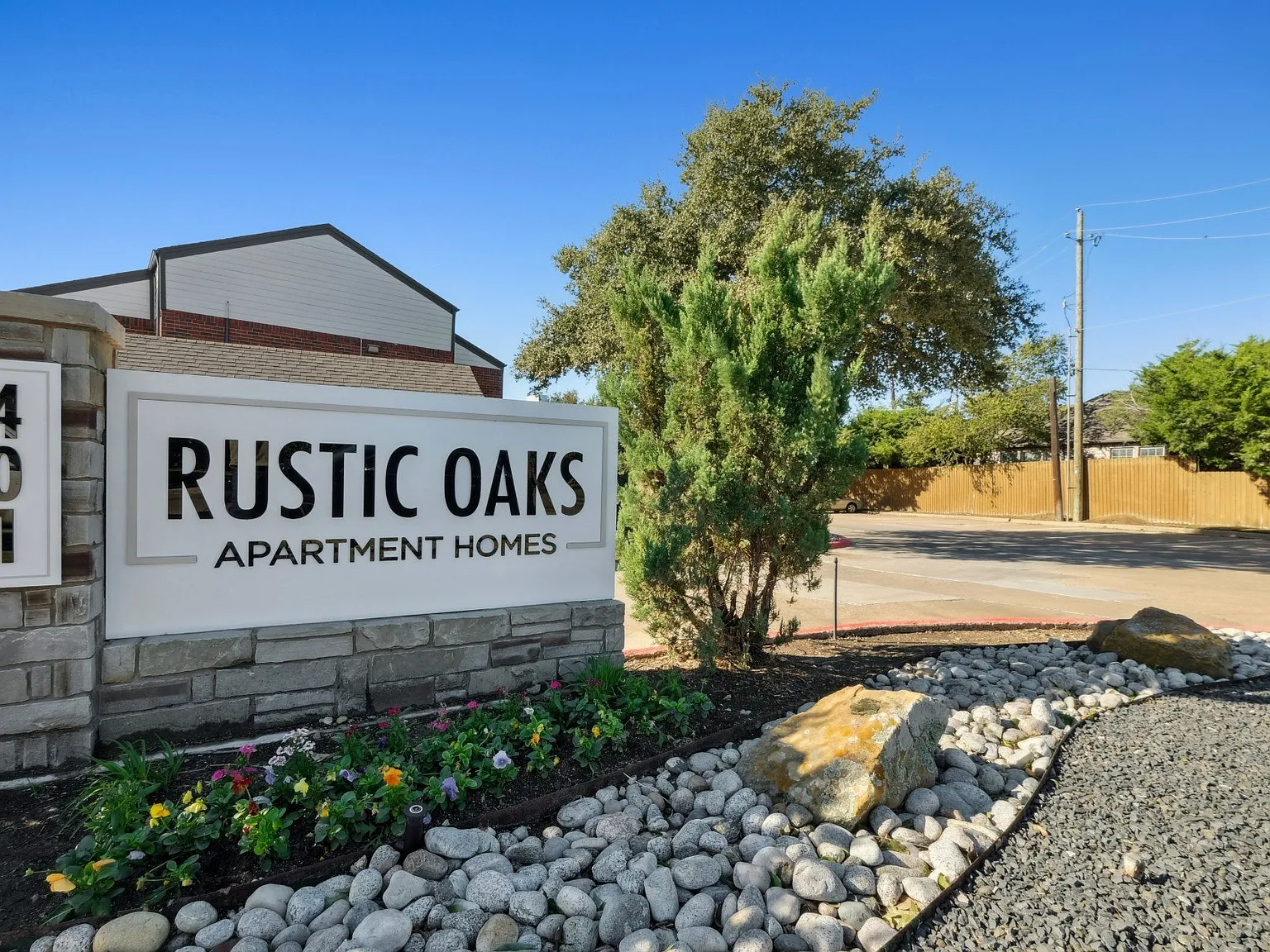 Rustic Oaks — Photo 3