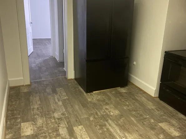 121 1/2 W Main St APT B, Newcomerstown, OH 43832