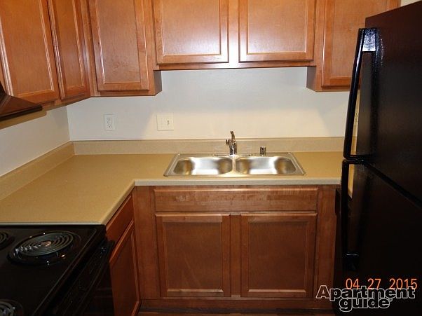 2nd image of 523 Northport Dr APT 4