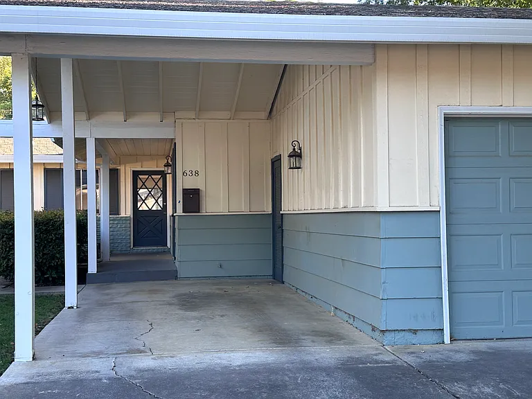 638 Radcliffe Dr — Photo 3