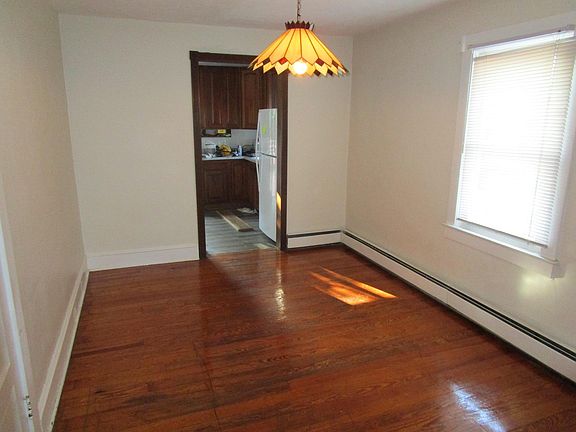 Dining room with closet middle room between entrance room and kitchen