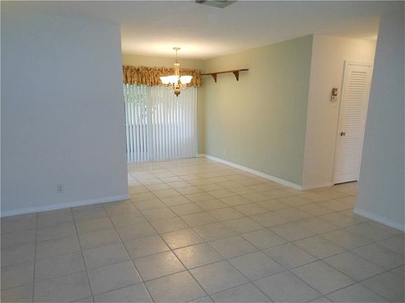5th image of 4902 NW 44th Ave
