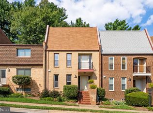 1722 Cy Ct, Vienna, VA 22182