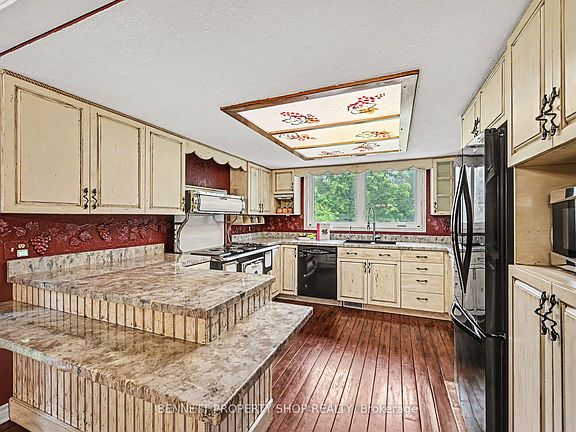 5th image of 183 Foster Rd