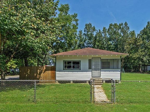 2nd image of 701 Clay St