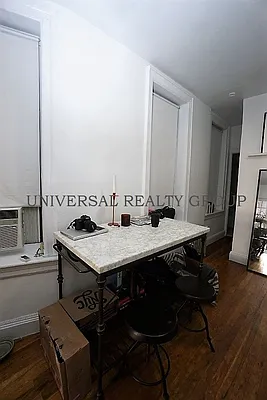 Rented by Universal Realty Group | media 4