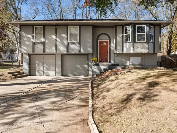 1700 SE Royal St, Oak Grove, MO 64075