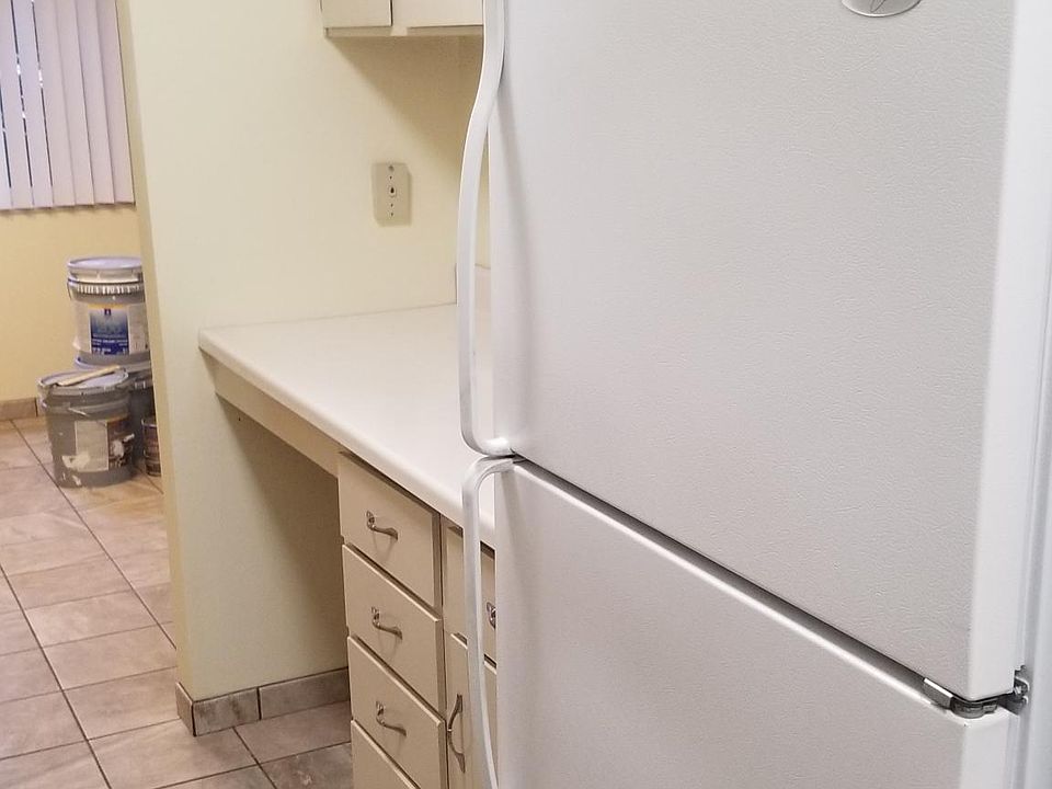 Other side of kitchen.