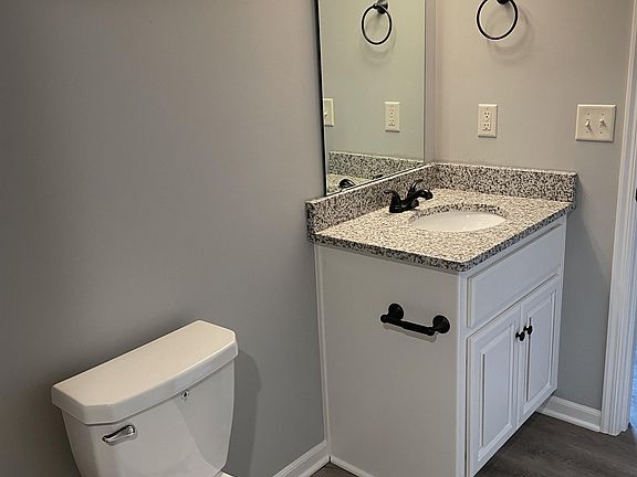 4th image of 701 SW Powell Dr