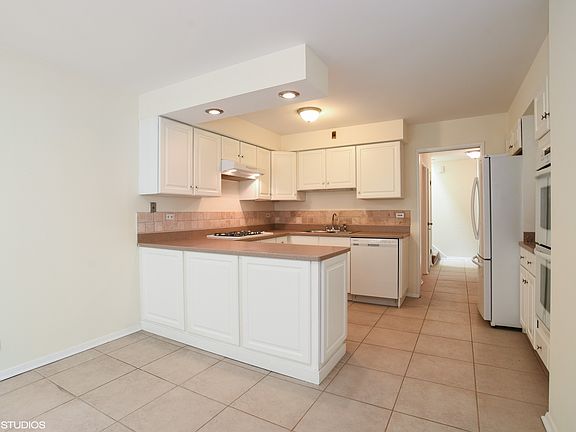 4th image of 400 Park Ave APT B