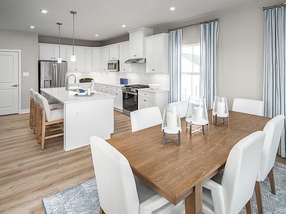 5th image of 1051 Thinleaf Ave