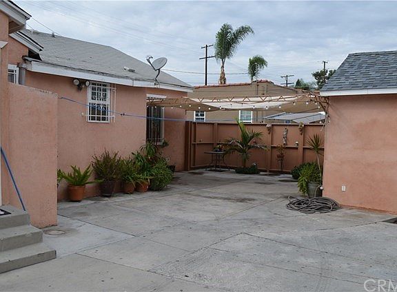 3rd image of 520 N Poinsettia Ave