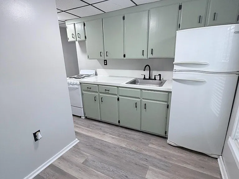 980 Scotland Ave #DOWNSTAIRS — Photo 7