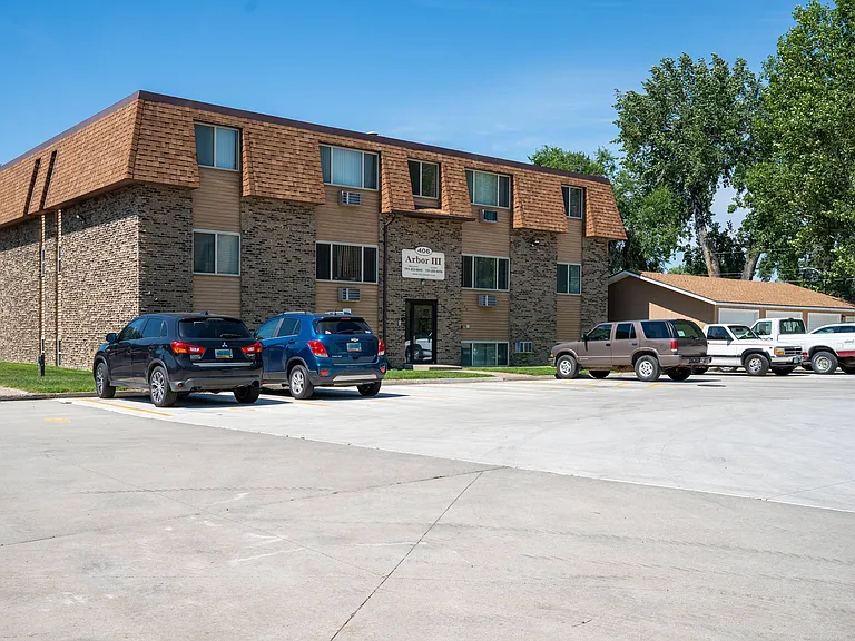 Bismarck, ND Arbor 406 Apartments | Exterior