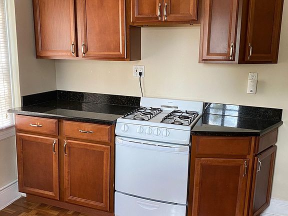 2nd image of 253 Bryant Ave