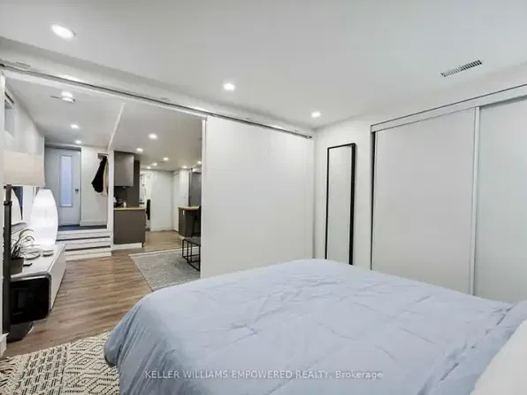 33 Garden Ave #1A, Toronto, ON M6R 1H5