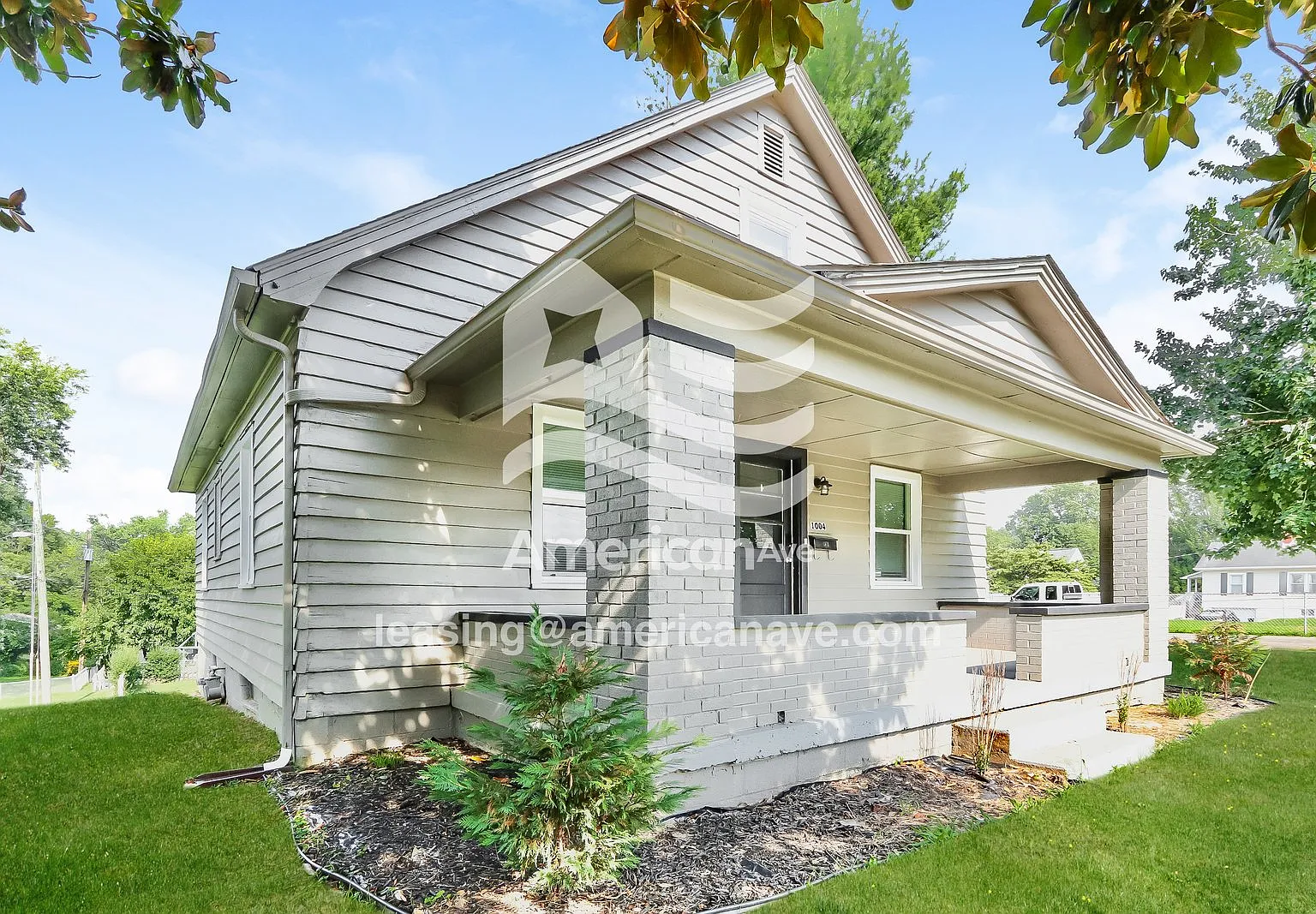 3 bed, 1.0 bath, 1798 sqft, $1,518 — Photo 2