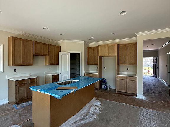 5th image of 102 Van Gilder Way