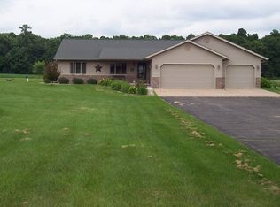 N11041 Kratzke Rd, Clintonville, WI 54929