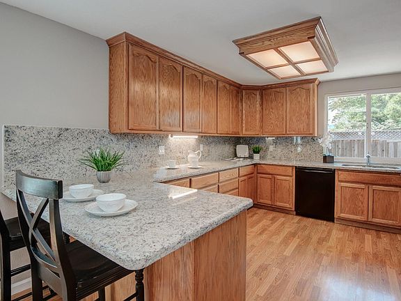 4th image of 1950 Rosswood Dr