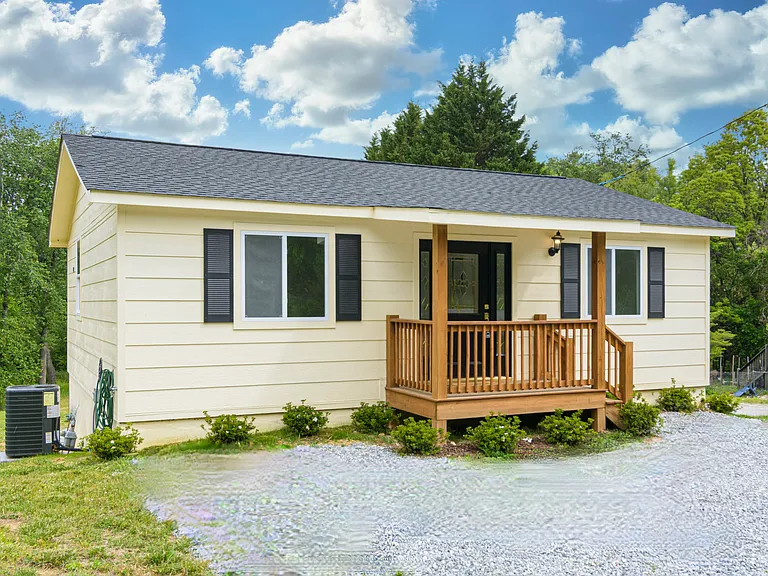 286 Berkeley Rd — Photo 1