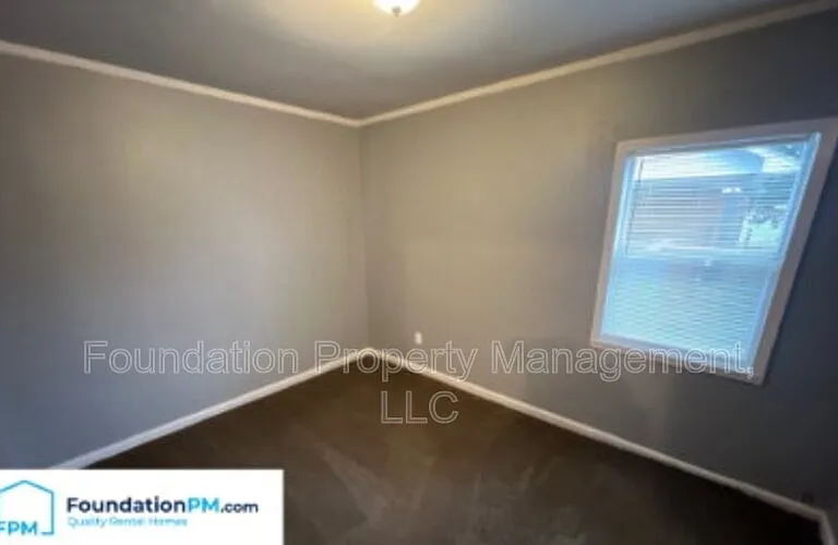 2412 Gentry Ave — Photo 14