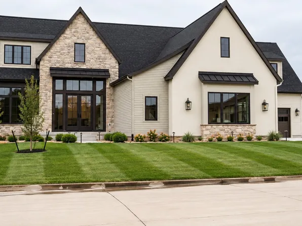 18270 Valleyview Cir, Clive, IA 50325
