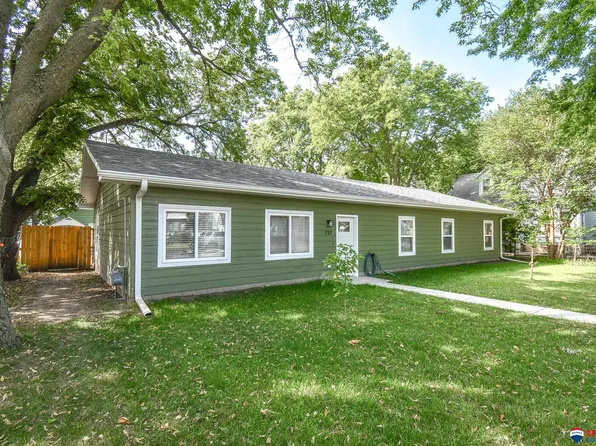 717 2nd St, Milford, NE 68405