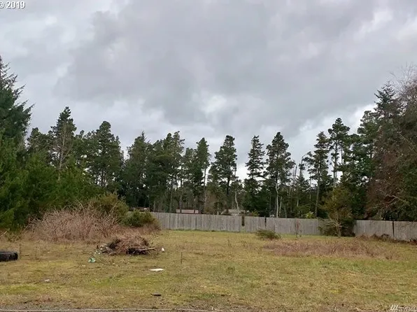 1707 245th St, Ocean Park, WA 98640