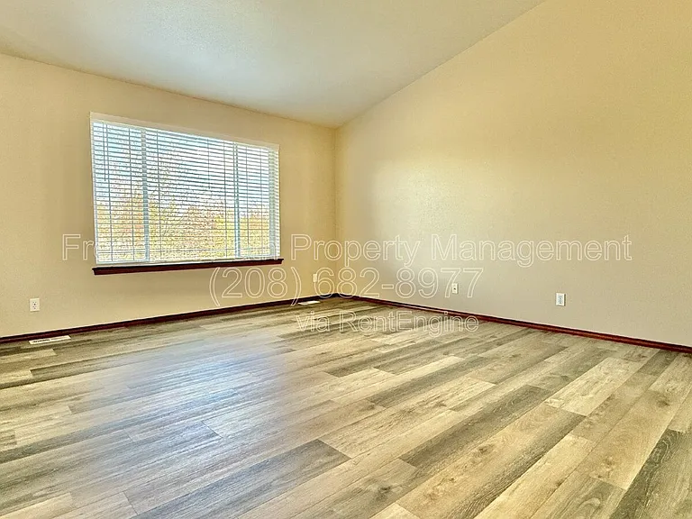1930 W Canfield Ave — Photo 2