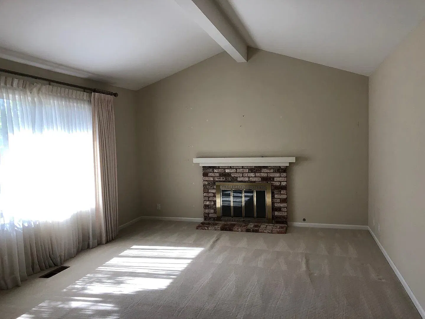 4 bed, 2.5 bath, 2233 sqft, $7,200 — Photo 4