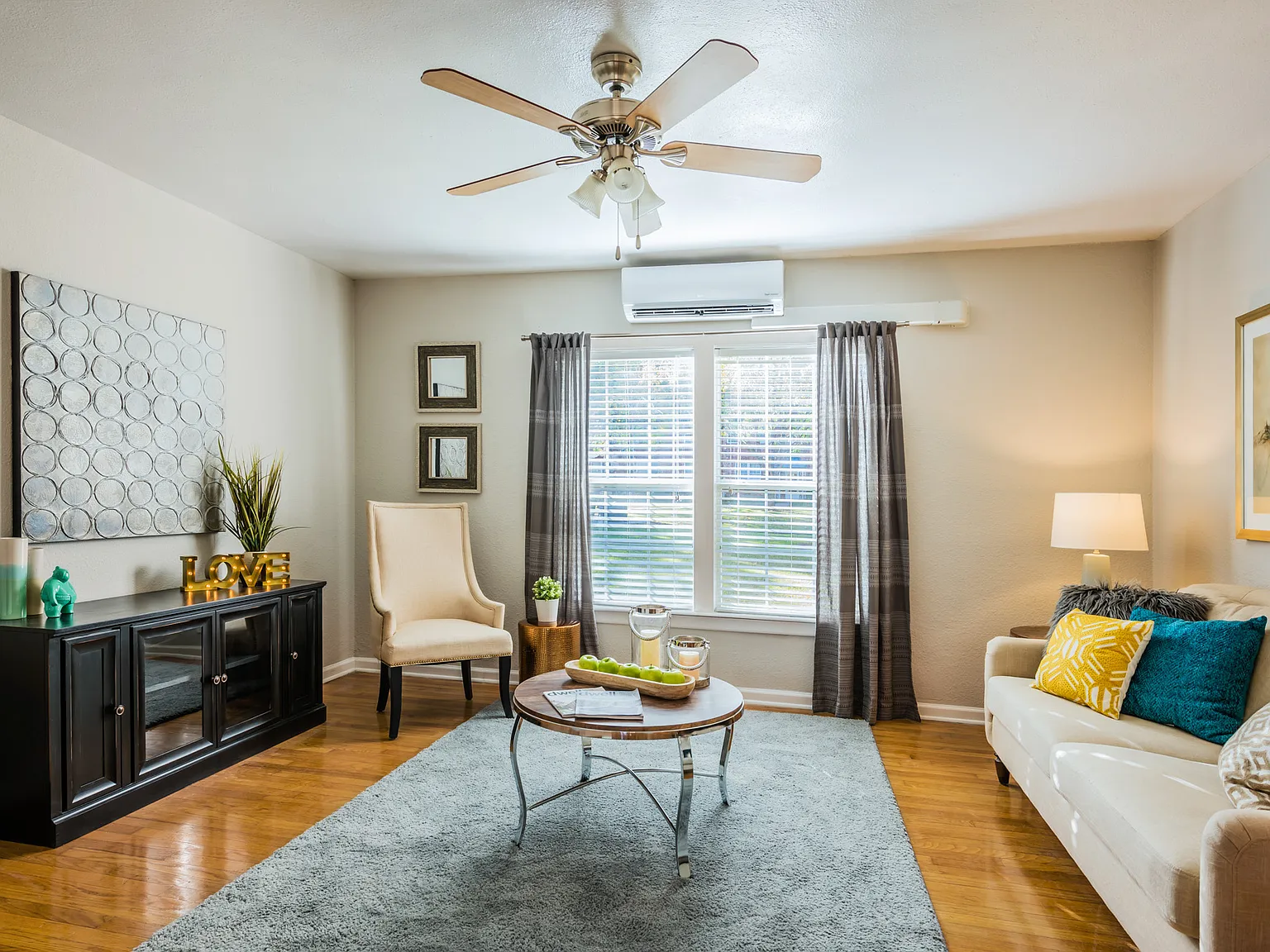 Crestwood Place Apartments — Photo 3