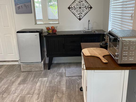 2nd image of 2709 Siesta Dr