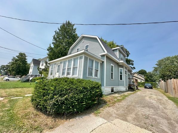 890 Shawano Ave