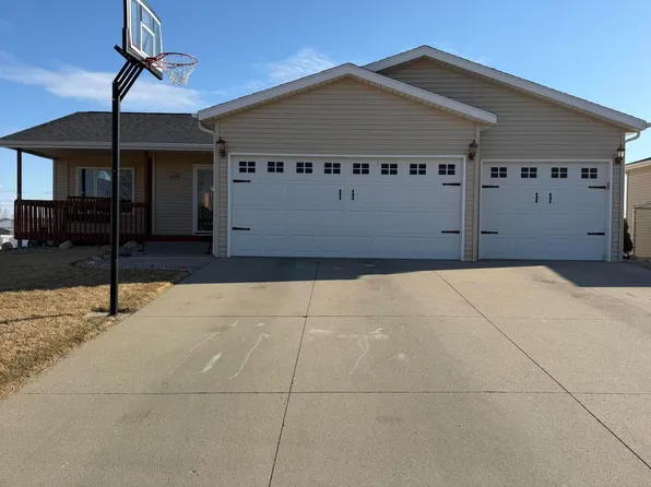 4407 Chamberlain Dr, Bismarck, ND 58503