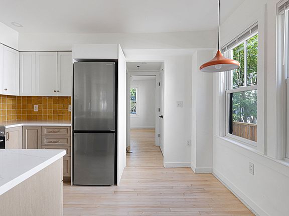 4th image of 577 Franklin St #1L