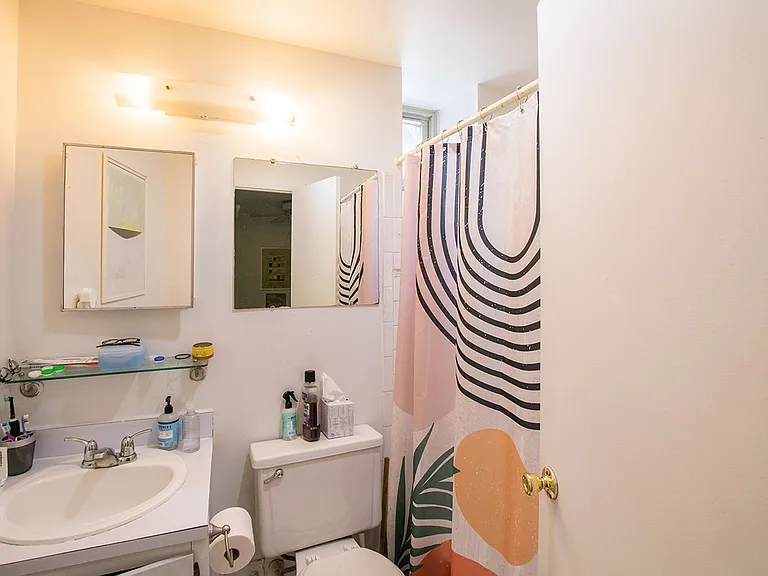 1137 Pine St #102 — Photo 11