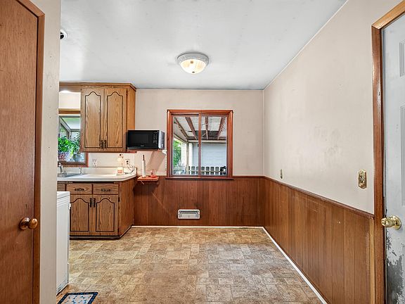 4th image of 8647 Imperial Ave S